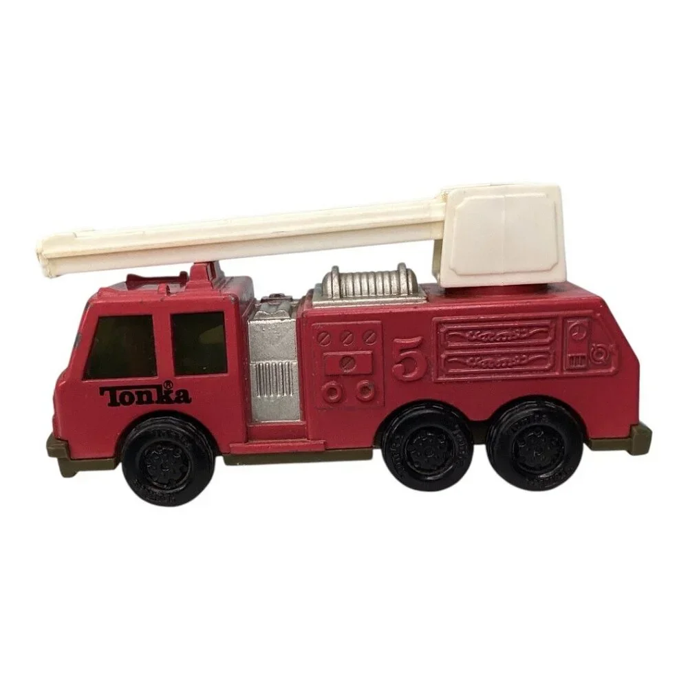 Vintage 1992 Tonka Red Fire Truck Toy With Extendable Ladder Diecast Metal Model